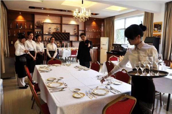 酒店管理專業讀研，餐飲服務方向性價比幾何？